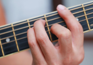 Belajar Kunci Gantung Gitar