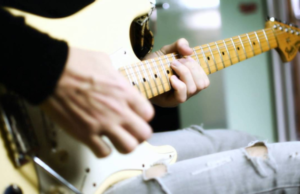 Cara Bermain Melodi Gitar